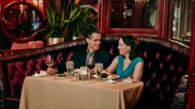 couple dining at 1904 steakhouse at River City Casino